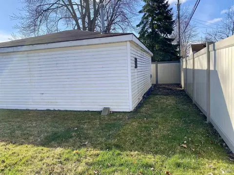 Exterior - 18542 Hinton, Riverview, MI 48193 photo 9 of 11