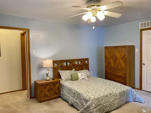 Bedroom - 18542 Hinton, Riverview, MI 48193 photo 7 of 8