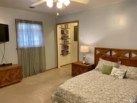 Bedroom - 18542 Hinton, Riverview, MI 48193 photo 5 of 8