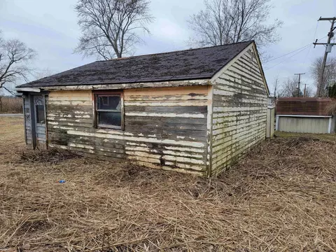 332 Greenwood, Clay, MI 48001