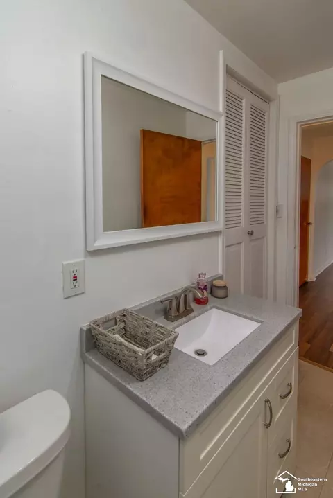 Bath - 30664 Beverly, Romulus, MI 48174 photo 2 of 2