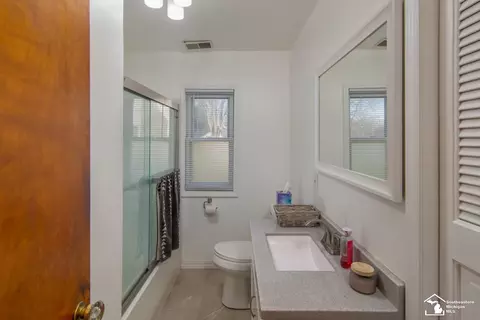 Bath - 30664 Beverly, Romulus, MI 48174 photo 1 of 2