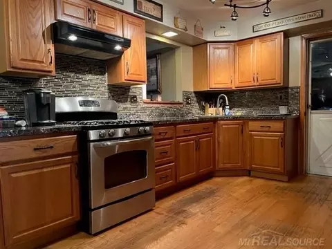 737 Liberty, Algonac, MI 48001 photo 5