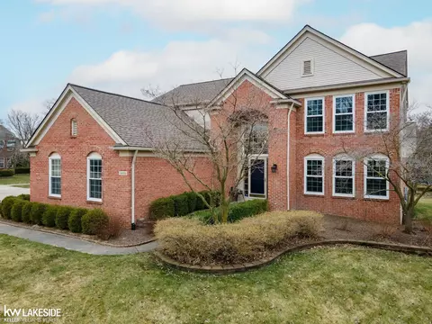 18084 Crescent Lk, Macomb, MI 48042