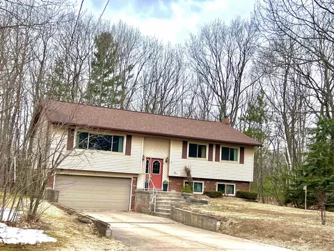 4 Lawrence, Marquette, MI 49855