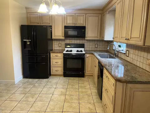 Kitchen - 341 Belanger, Grosse Pointe Farms, MI 48236 photo 1 of 4
