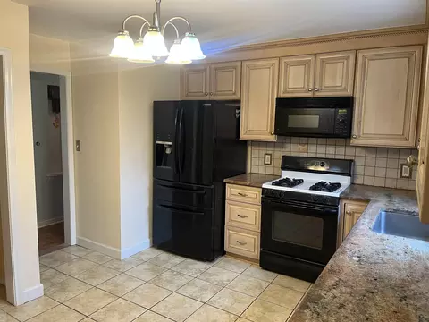 Kitchen - 341 Belanger, Grosse Pointe Farms, MI 48236 photo 4 of 4