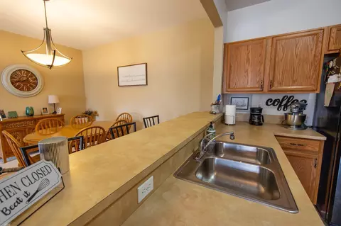 Kitchen - 45733 Heather Rdg, Macomb, MI 48044 photo 4 of 4