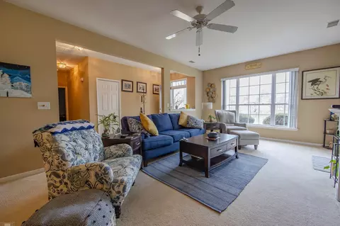 Living - 45733 Heather Rdg, Macomb, MI 48044 photo 3 of 4