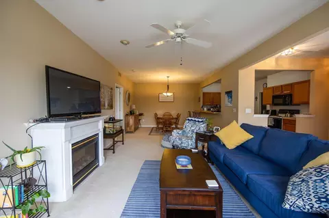 Living - 45733 Heather Rdg, Macomb, MI 48044 photo 4 of 4