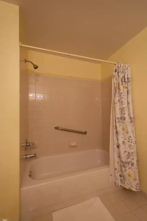 Bath - 45733 Heather Rdg, Macomb, MI 48044 photo 4 of 4