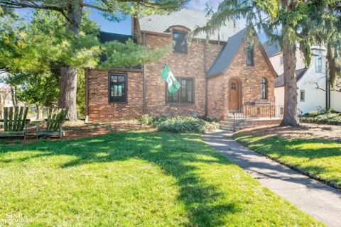 Exterior - 780 Washington, Grosse Pointe, MI 48230 photo 8 of 10
