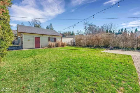 Exterior - 780 Washington, Grosse Pointe, MI 48230 photo 4 of 10