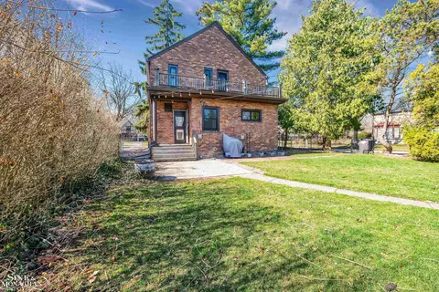 Exterior - 780 Washington, Grosse Pointe, MI 48230 photo 3 of 10