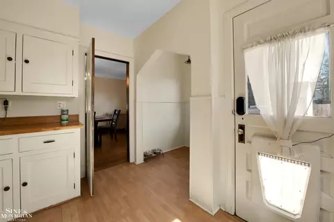 Entry Way - 780 Washington, Grosse Pointe, MI 48230 photo 2 of 3