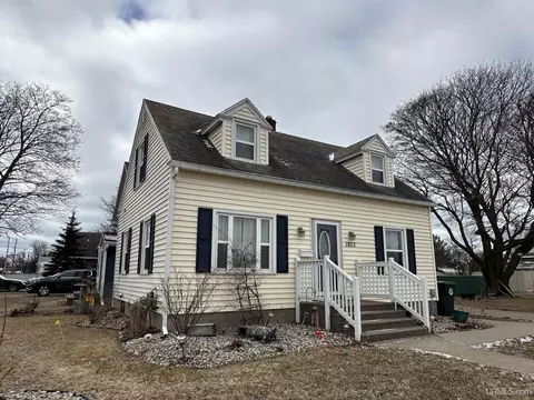 1803 S 7th, Escanaba, MI 49829