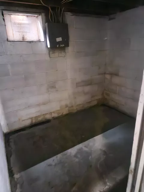 Bath - 502 W Flint, Davison, MI 48423 photo 2 of 2