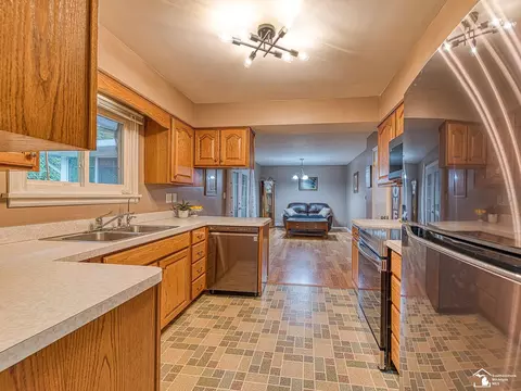 Kitchen - 8901 Jackman, Temperance, MI 48182 photo 2 of 4