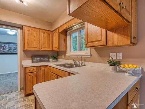 Kitchen - 8901 Jackman, Temperance, MI 48182 photo 4 of 4