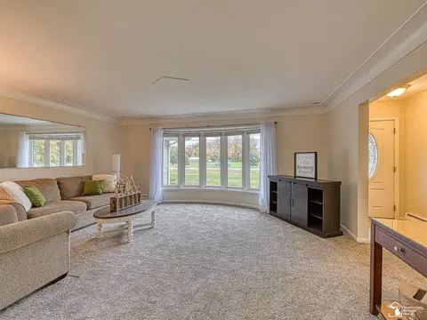 Living - 8901 Jackman, Temperance, MI 48182 photo 4 of 6