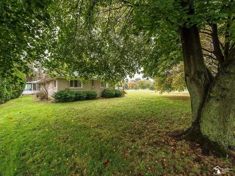 Exterior - 8901 Jackman, Temperance, MI 48182 photo 7 of 10