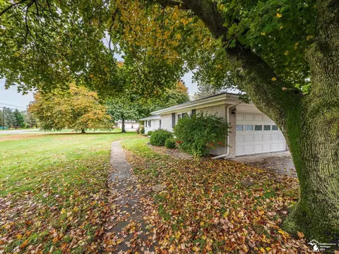 Exterior - 8901 Jackman, Temperance, MI 48182 photo 6 of 10