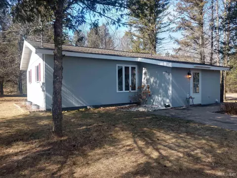 633 Cherry Crk, Marquette, MI 49855