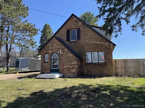 912 Douglas, Ironwood, MI 49938