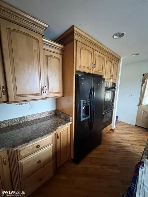 131 Smiths, Leonard, MI 48367 photo 2