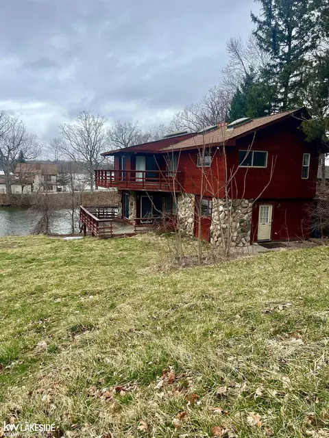 131 Smiths, Leonard, MI 48367