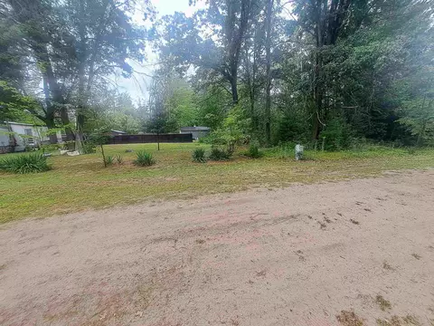713 Pine, Gladwin, MI 48624 photo 2