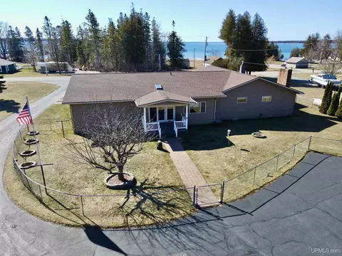 2048 Ii, Garden, MI 49835