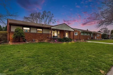 3222 Otis, Warren, MI 48091