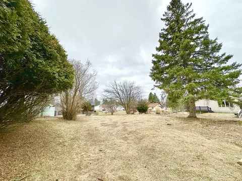840 E F, Iron Mountain, MI 49801