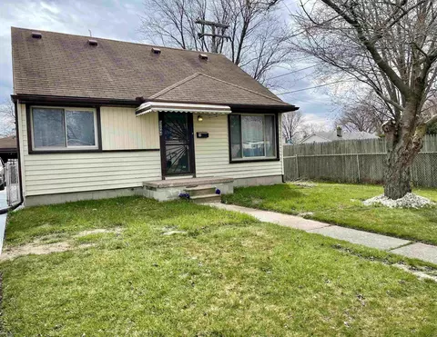 17244 Ivanhoe, Roseville, MI 48066