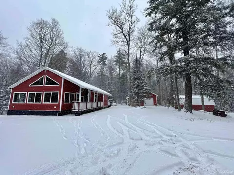 2488 Ff 16, Iron River, MI 49935
