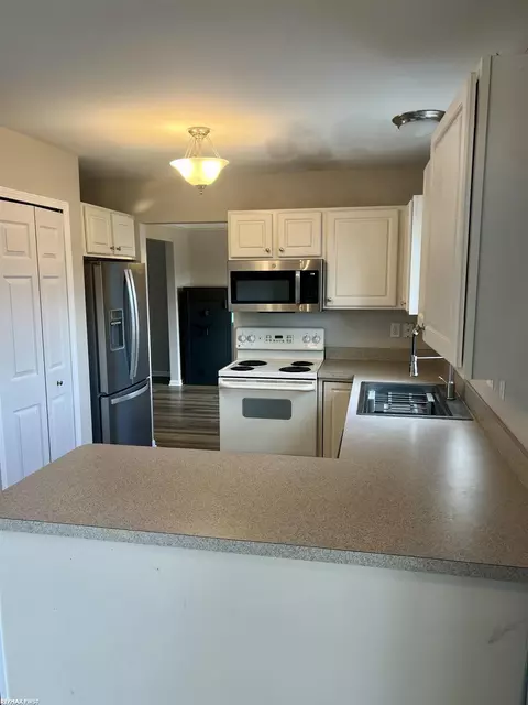 Kitchen - 14199 Mulholland Dr, Bath, MI 48808 photo 2 of 2