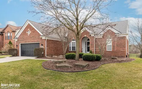17752 Huron, Macomb, MI 48042 photo 4