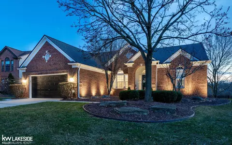 17752 Huron, Macomb, MI 48042 photo 3