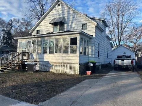 401 E Hines, Midland, MI 48640