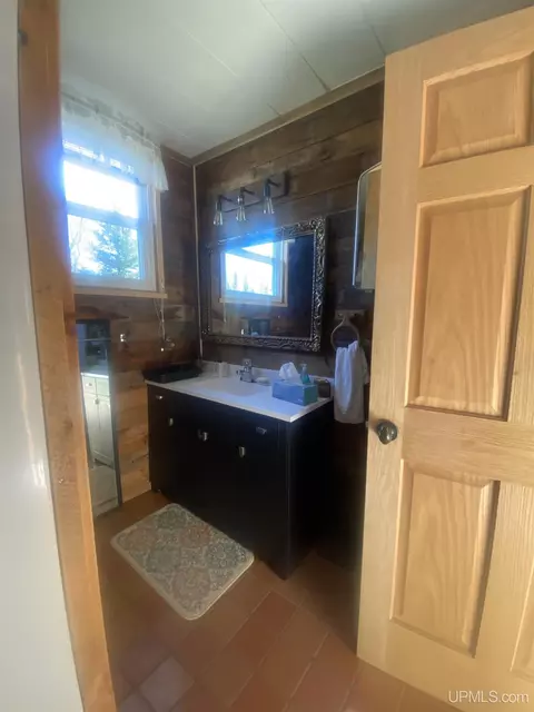 Bath - e13970 Michigan 28 #5, Shingleton, MI 49884 photo 1 of 1