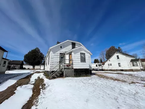 812 Harding, Iron River, MI 49935