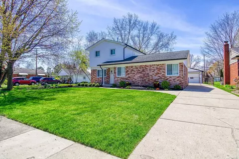24050 Lakewood, Saint Clair Shores, MI 48082
