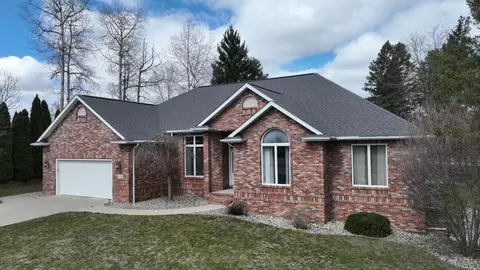 9524 Pine Needle, Flushing, MI 48433