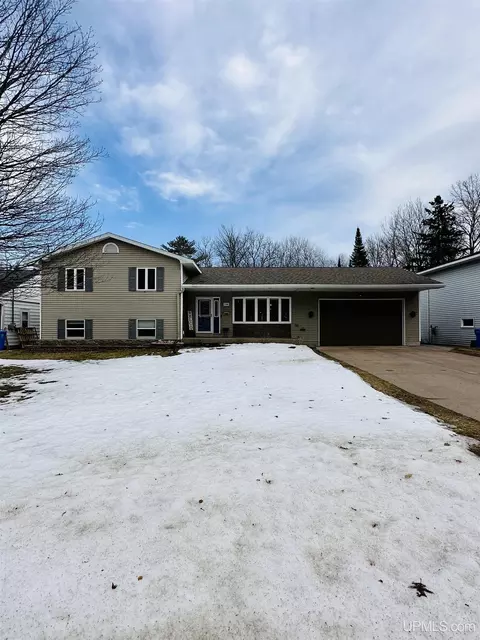 1408 West, Marquette, MI 49855