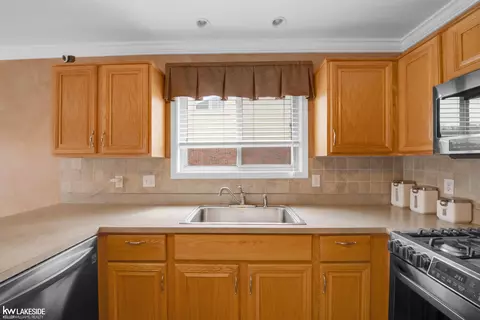 49762 London, Macomb, MI 48044 photo 21