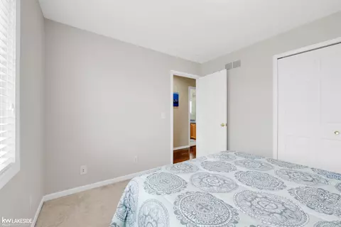 49762 London, Macomb, MI 48044 photo 32