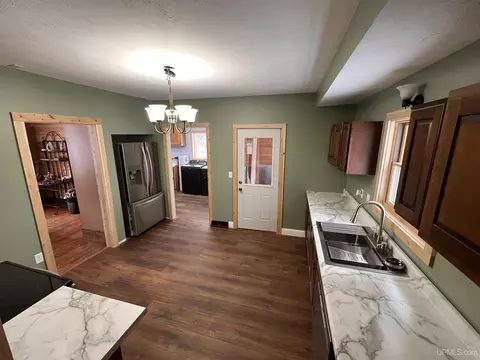 1214 Willow, Gladstone, MI 49837 photo 2