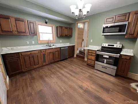 1214 Willow, Gladstone, MI 49837 photo 5