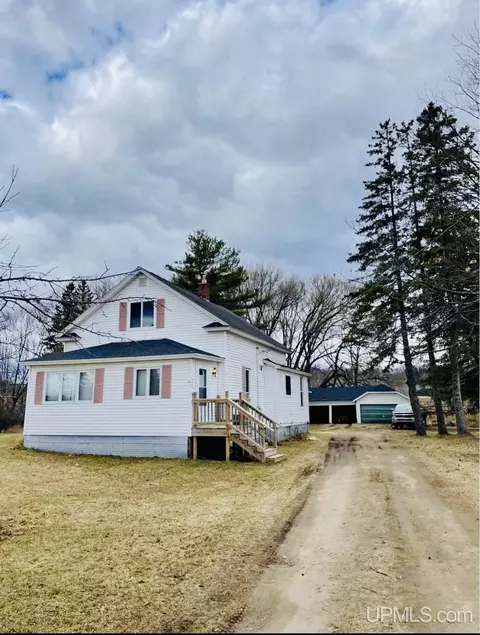 1214 Willow, Gladstone, MI 49837